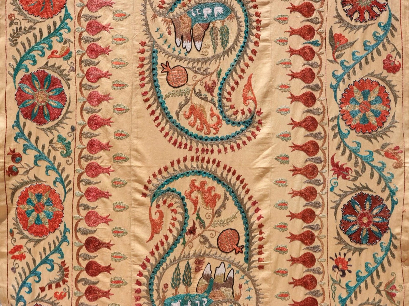 Uzbek handmade embroidery suzani. Bedspread, Bedcover, Wall hanging, Tapestry, Wall decor, Throw, tablecloth.