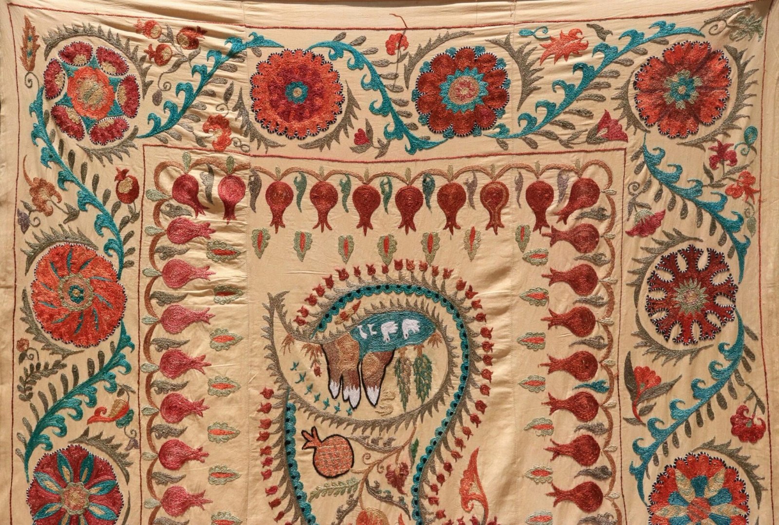 Uzbek handmade embroidery suzani. Bedspread, Bedcover, Wall hanging, Tapestry, Wall decor, Throw, tablecloth.