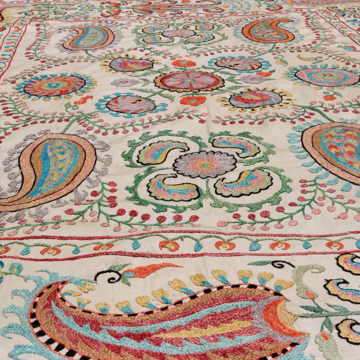 Uzbek handmade embroidery suzani. Bedspread, Bedcover, Wall hanging, Tapestry, Wall decor, Throw, tablecloth.