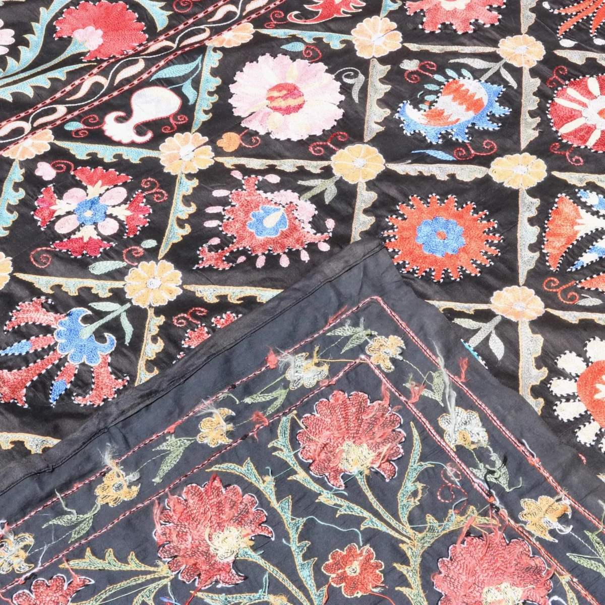 Uzbek handmade embroidery suzani. Bedspread, Bedcover, Wall hanging, Tapestry, Wall decor, Throw, tablecloth.