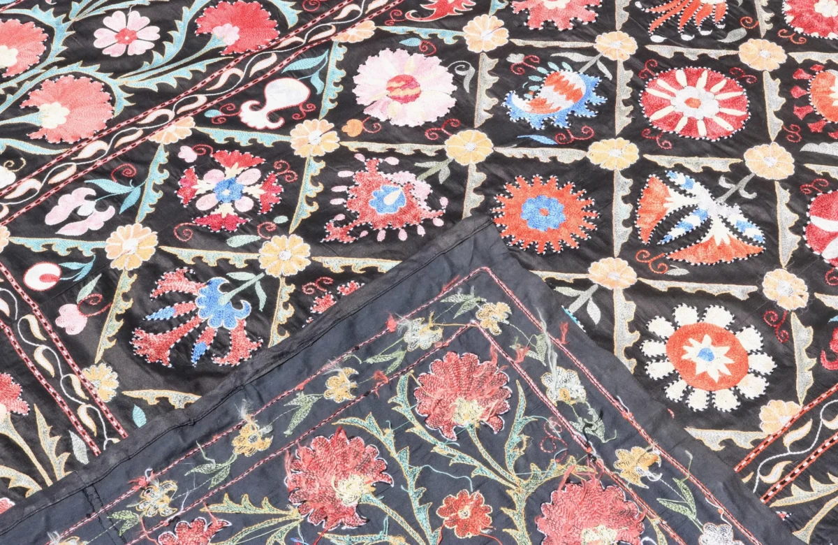 Uzbek handmade embroidery suzani. Bedspread, Bedcover, Wall hanging, Tapestry, Wall decor, Throw, tablecloth.