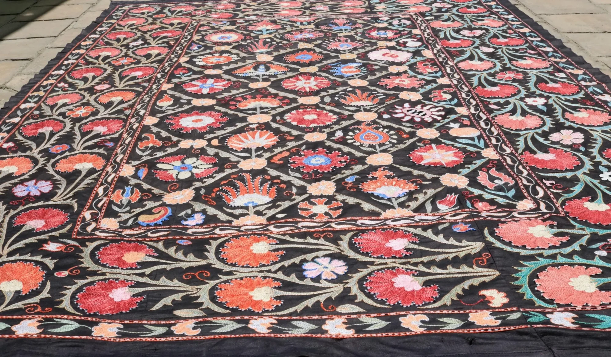 Uzbek handmade embroidery suzani. Bedspread, Bedcover, Wall hanging, Tapestry, Wall decor, Throw, tablecloth.