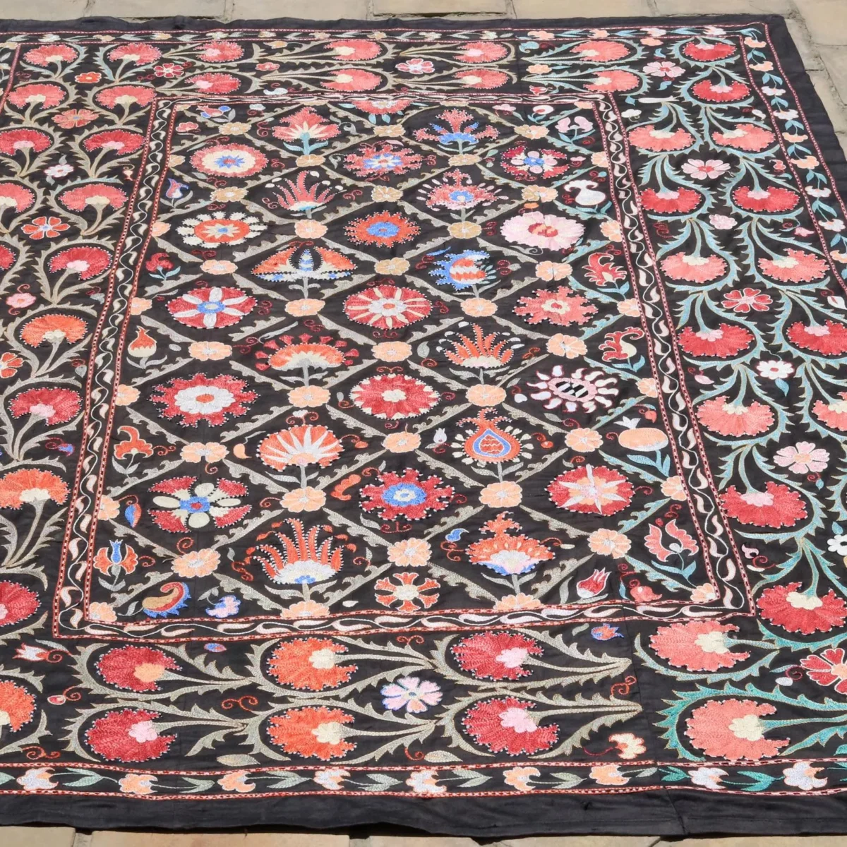 Uzbek handmade embroidery suzani. Bedspread, Bedcover, Wall hanging, Tapestry, Wall decor, Throw, tablecloth.