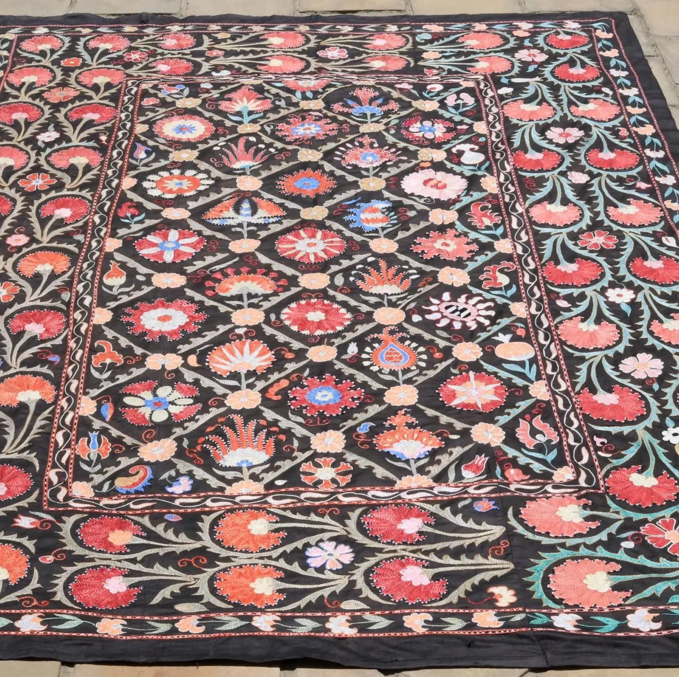 Uzbek handmade embroidery suzani. Bedspread, Bedcover, Wall hanging, Tapestry, Wall decor, Throw, tablecloth.