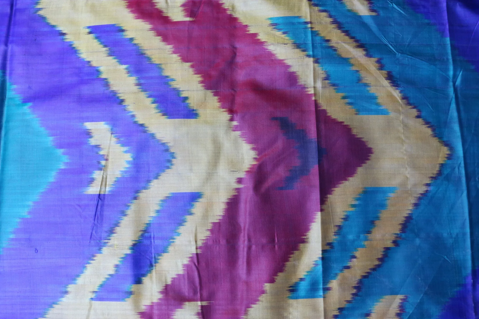 il_fullxfull.2539803998_q6zu Uzbek handmade, handwoven, hand-dyed, natural 100% Silk ikat fabric.