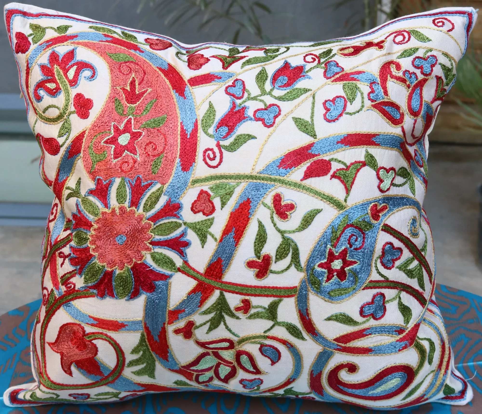 Hand made embroidery pillow cover, Uzbek hand made silk on silk suzani pillow case, Decorative cushion cover