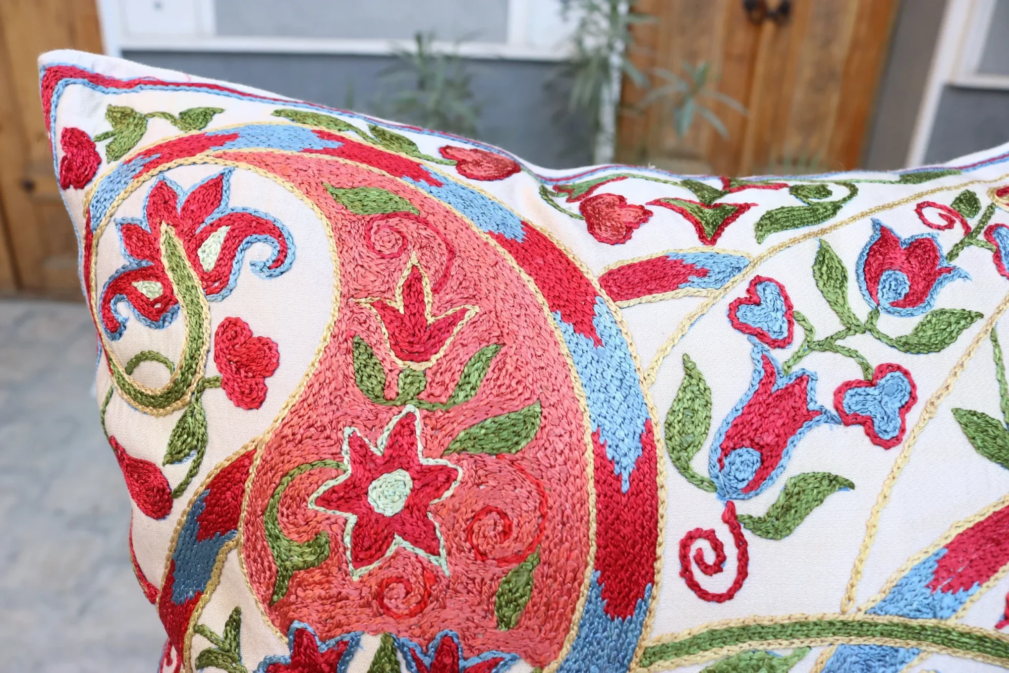 Hand made embroidery pillow cover, Uzbek hand made silk on silk suzani pillow case, Decorative cushion cover