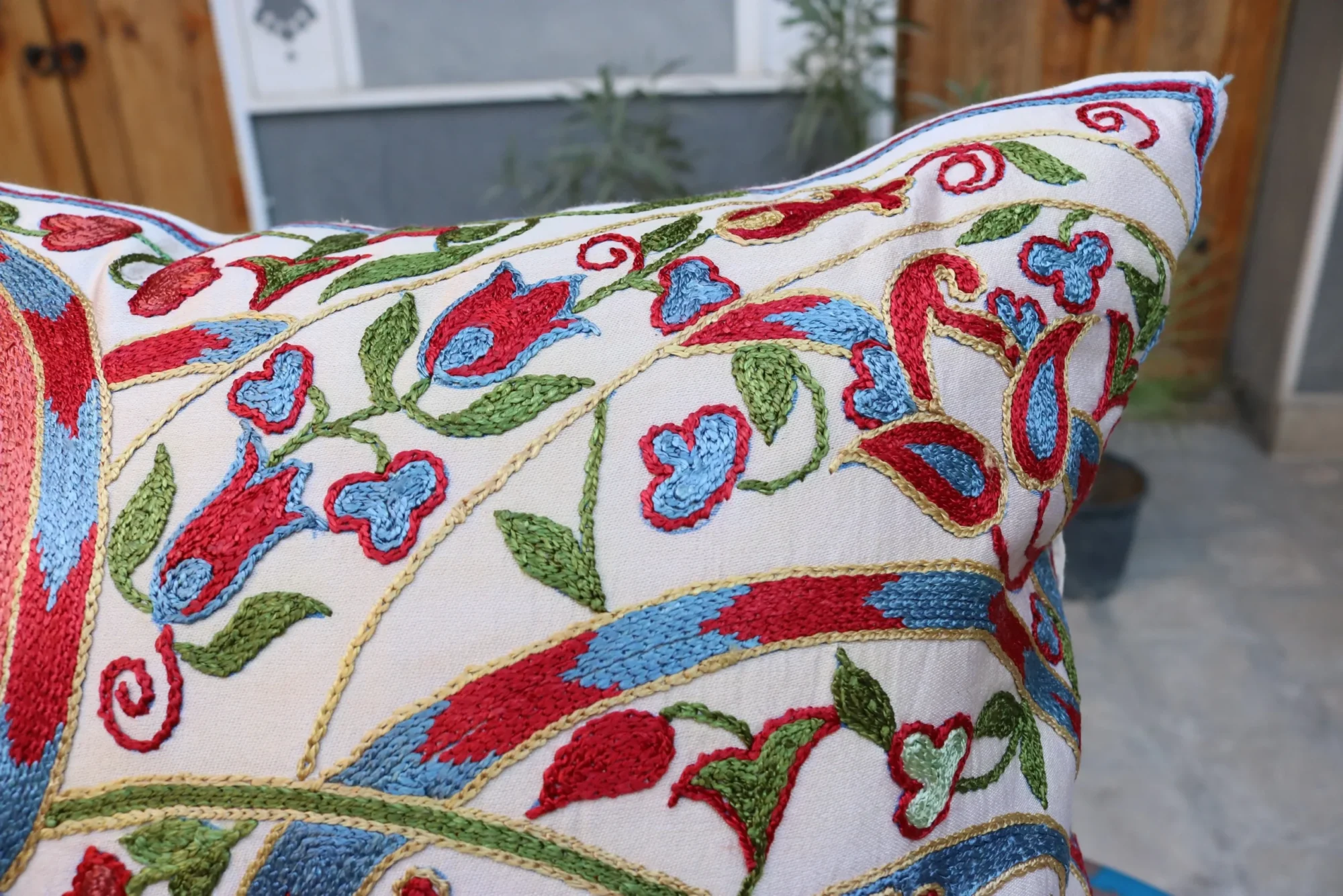 Hand made embroidery pillow cover, Uzbek hand made silk on silk suzani pillow case, Decorative cushion cover