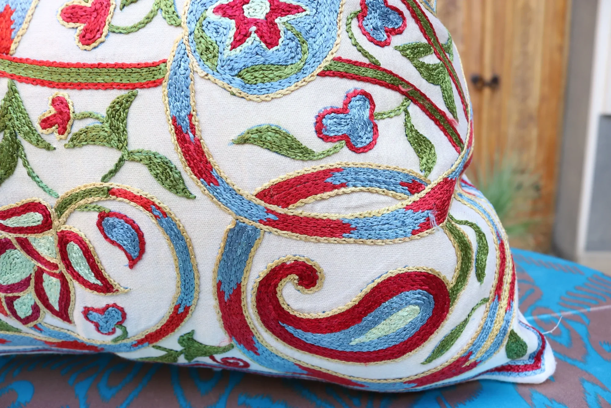 Hand made embroidery pillow cover, Uzbek hand made silk on silk suzani pillow case, Decorative cushion cover