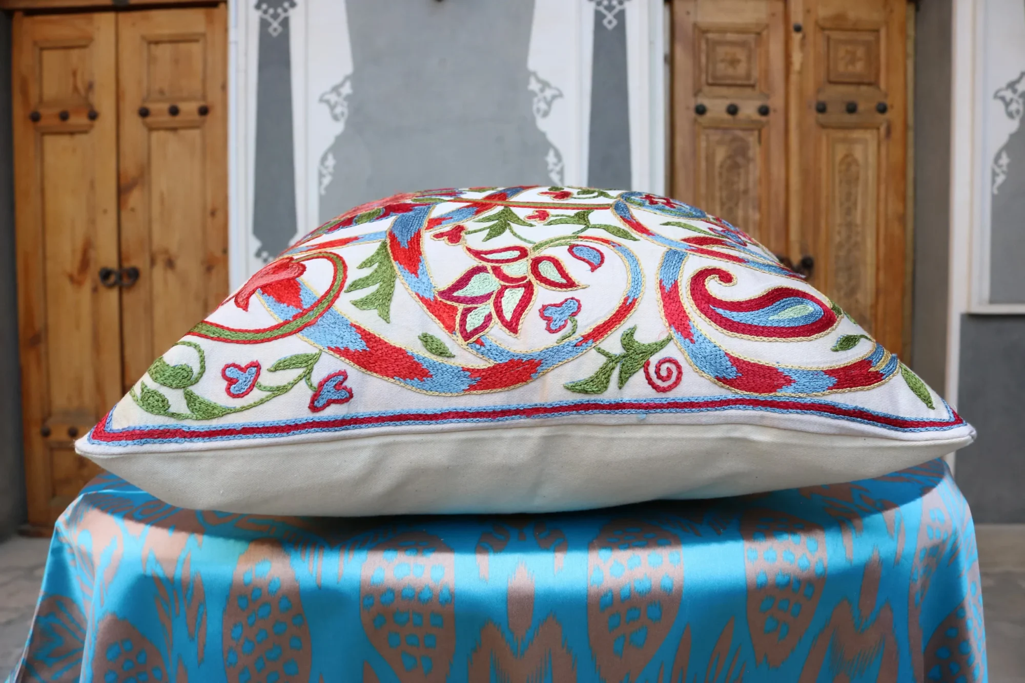 Hand made embroidery pillow cover, Uzbek hand made silk on silk suzani pillow case, Decorative cushion cover