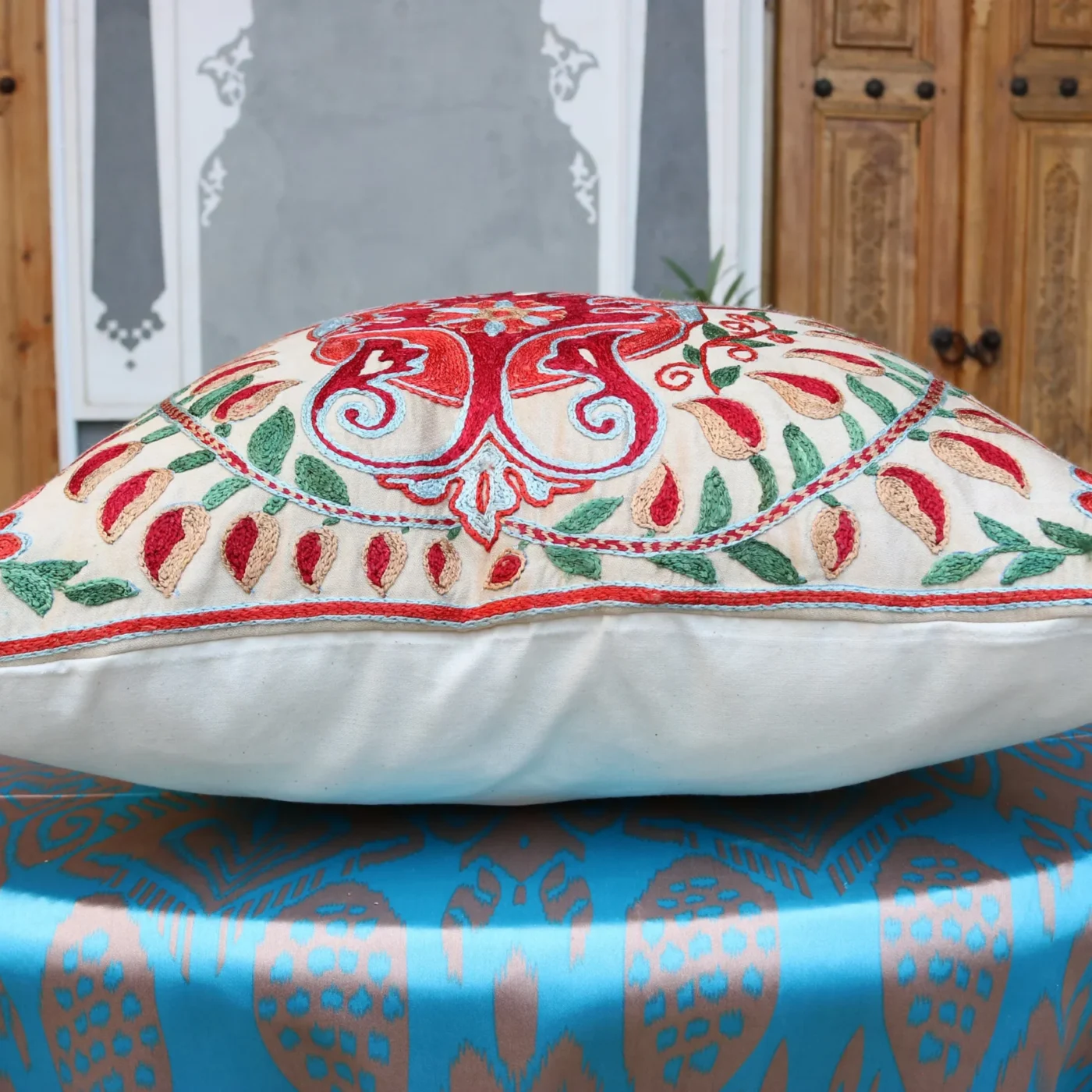 Hand made embroidery pillow cover, Uzbek hand made silk on silk suzani pillow case, Decorative cushion cover