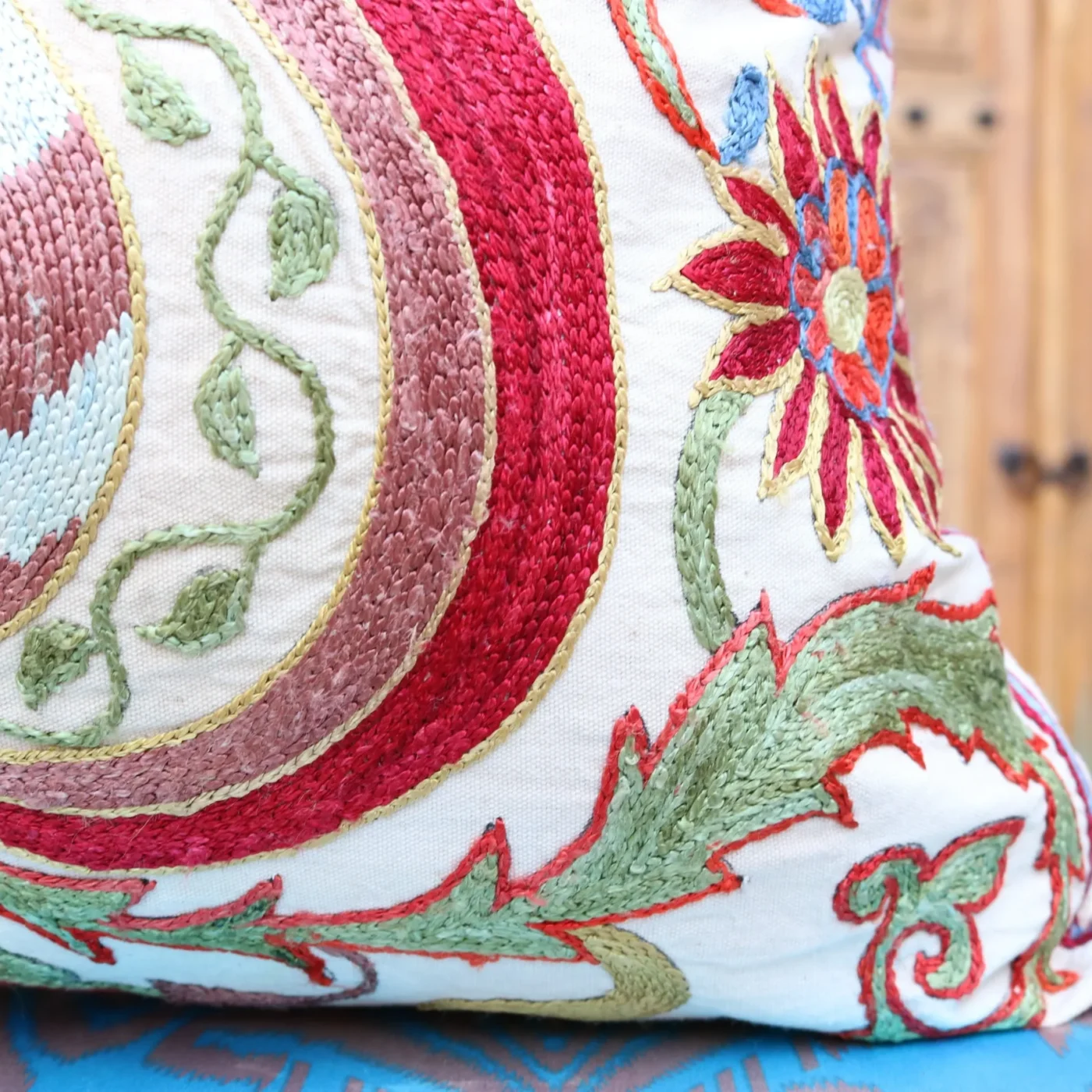 Hand made embroidery pillow cover, Uzbek hand made silk on cotton suzani pillow case, Decorative cushion cover