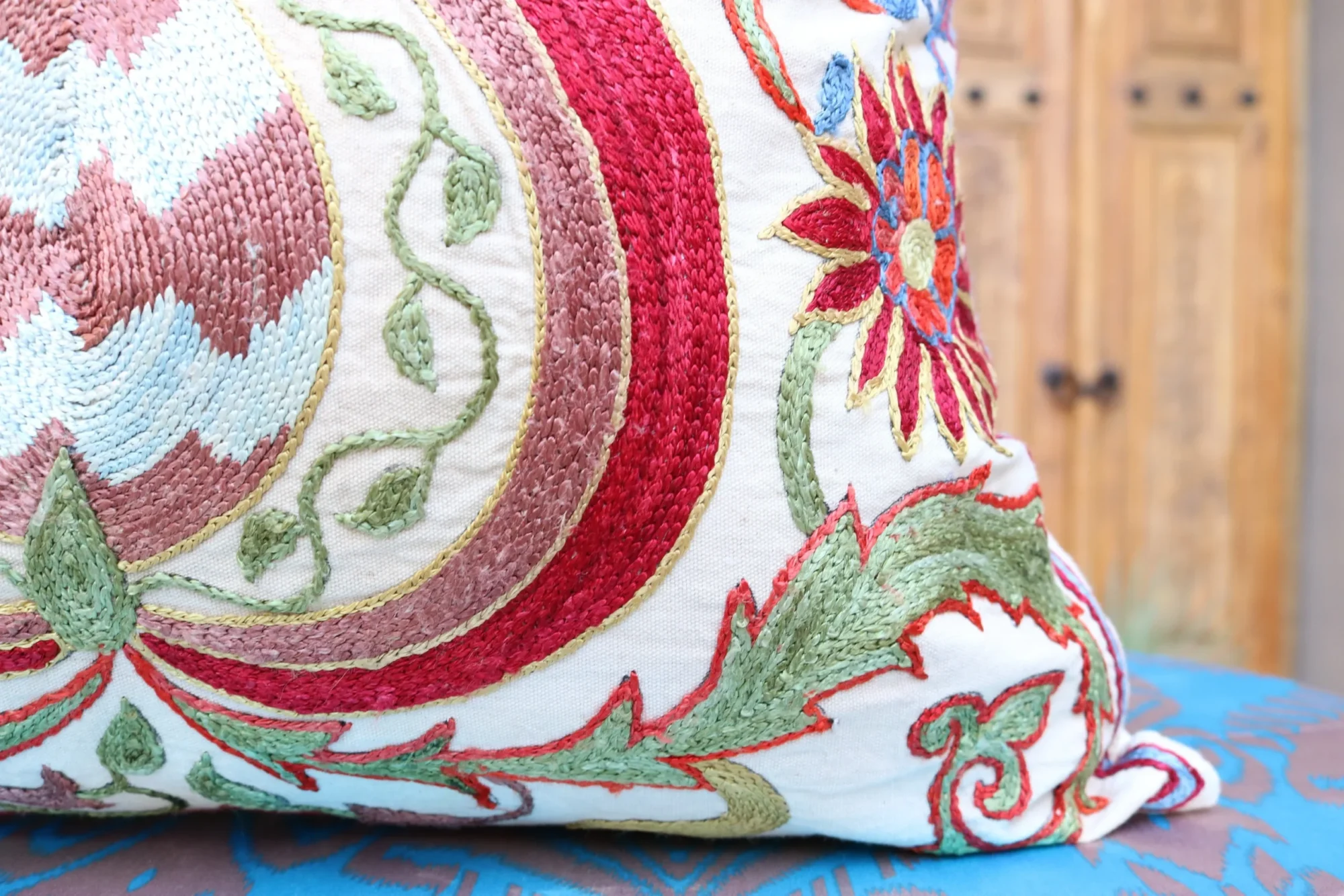 Hand made embroidery pillow cover, Uzbek hand made silk on cotton suzani pillow case, Decorative cushion cover