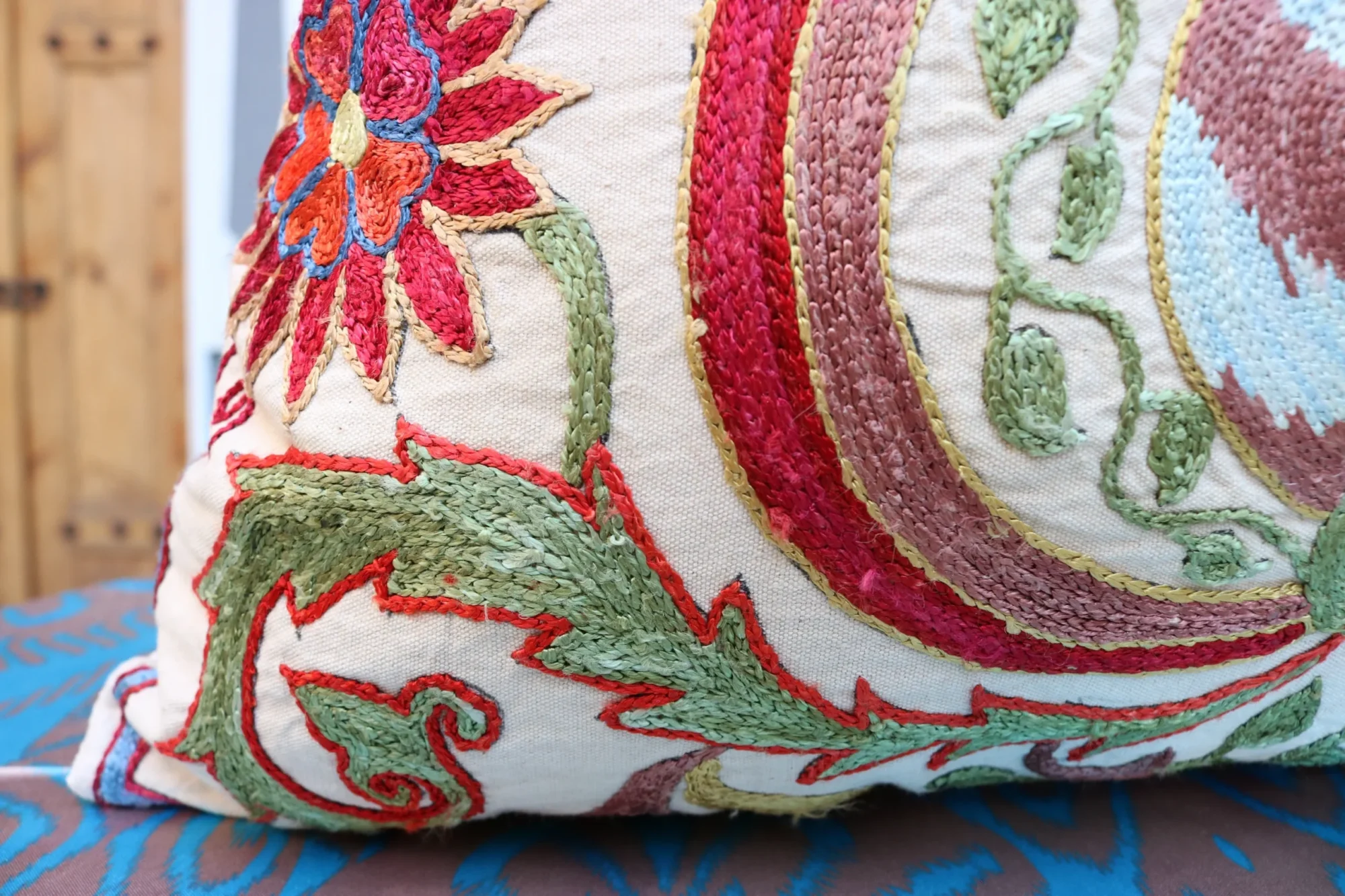Hand made embroidery pillow cover, Uzbek hand made silk on cotton suzani pillow case, Decorative cushion cover