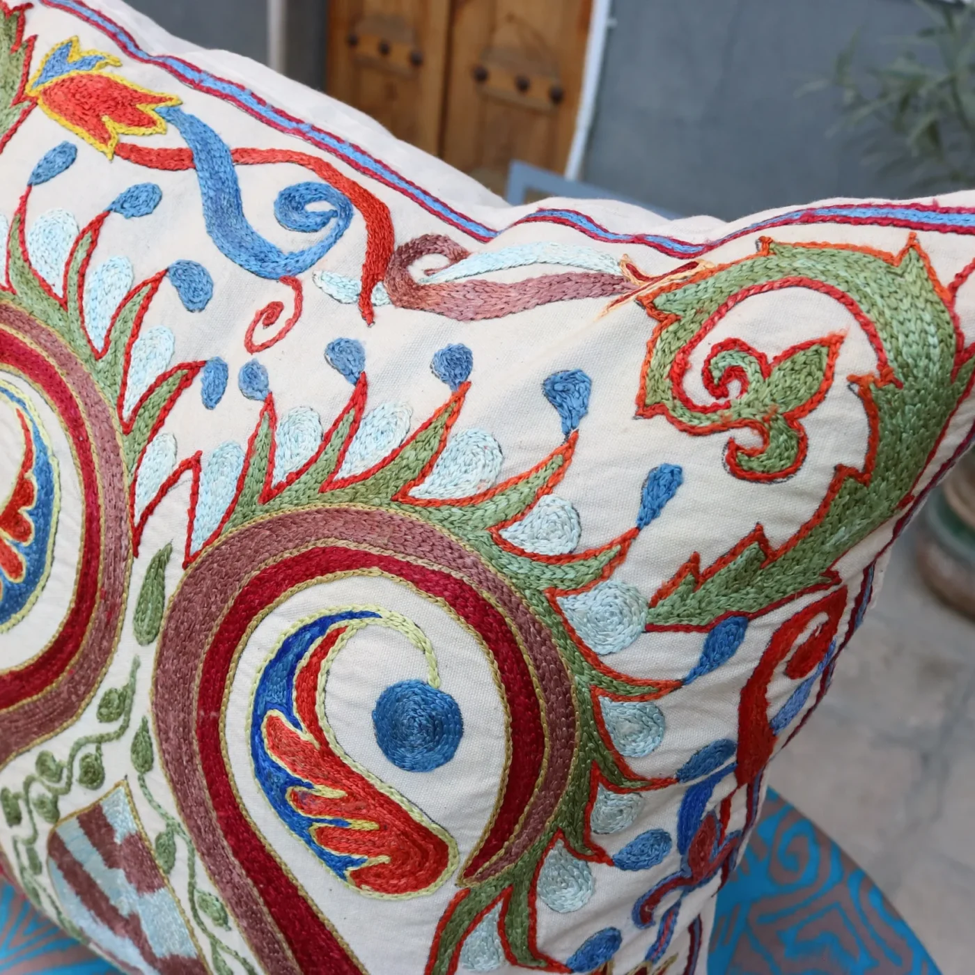 Hand made embroidery pillow cover, Uzbek hand made silk on cotton suzani pillow case, Decorative cushion cover