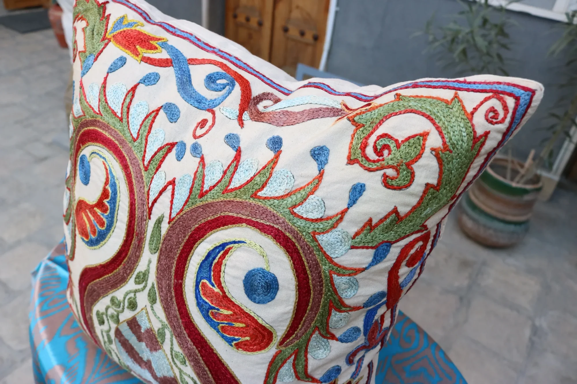 Hand made embroidery pillow cover, Uzbek hand made silk on cotton suzani pillow case, Decorative cushion cover