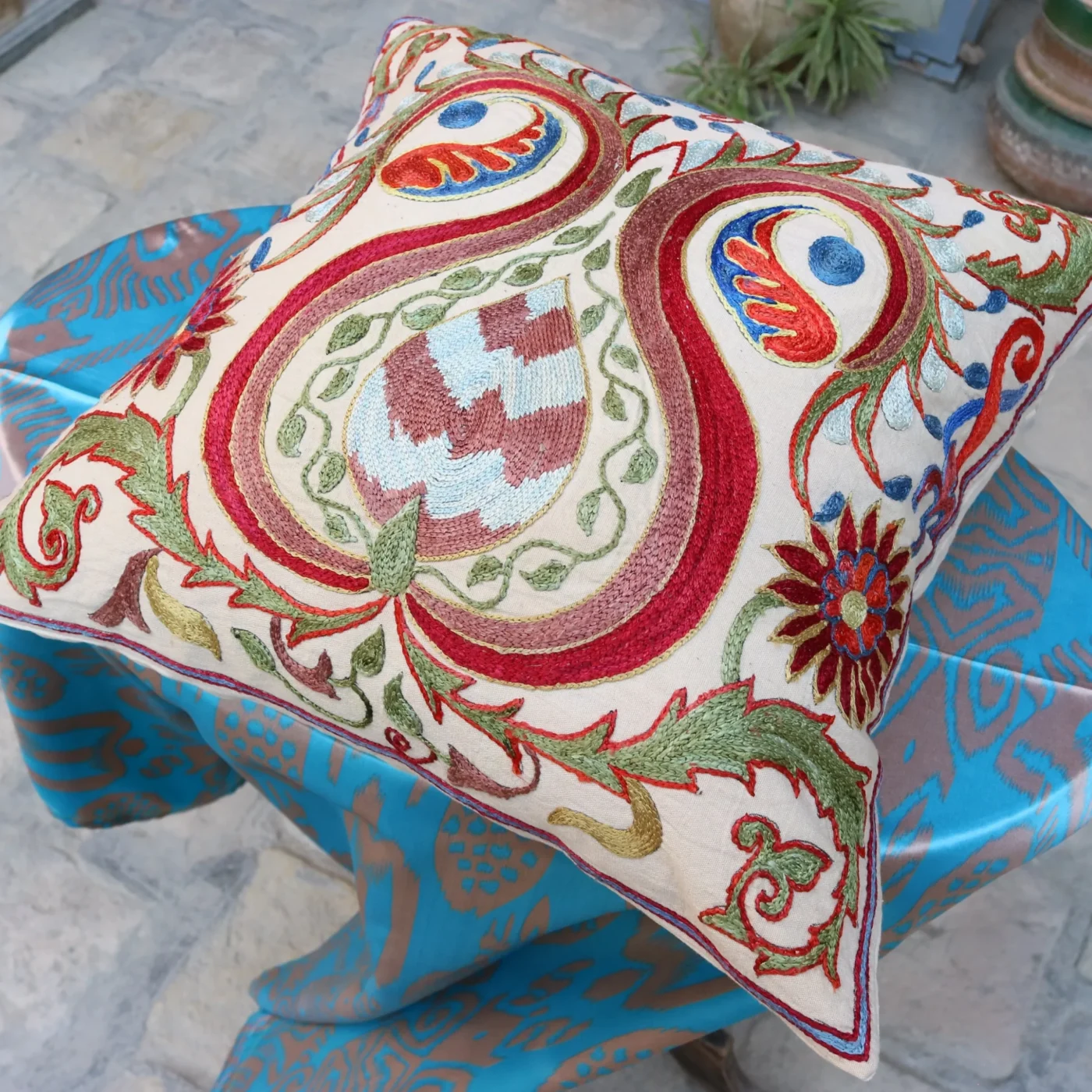 Hand made embroidery pillow cover, Uzbek hand made silk on cotton suzani pillow case, Decorative cushion cover