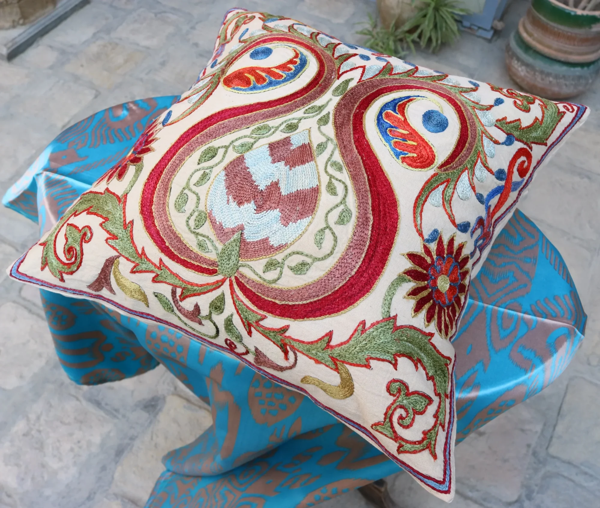 Hand made embroidery pillow cover, Uzbek hand made silk on cotton suzani pillow case, Decorative cushion cover
