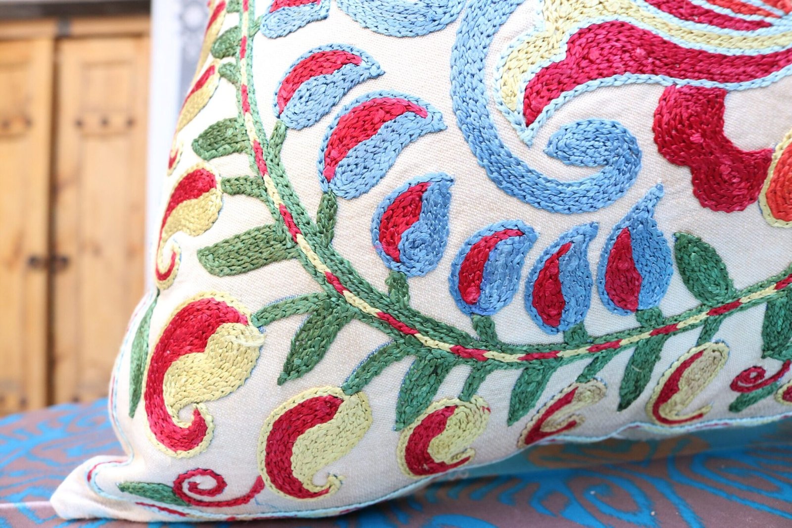 Hand made embroidery pillow cover, Uzbek hand made silk on silk suzani pillow case, Decorative cushion cover