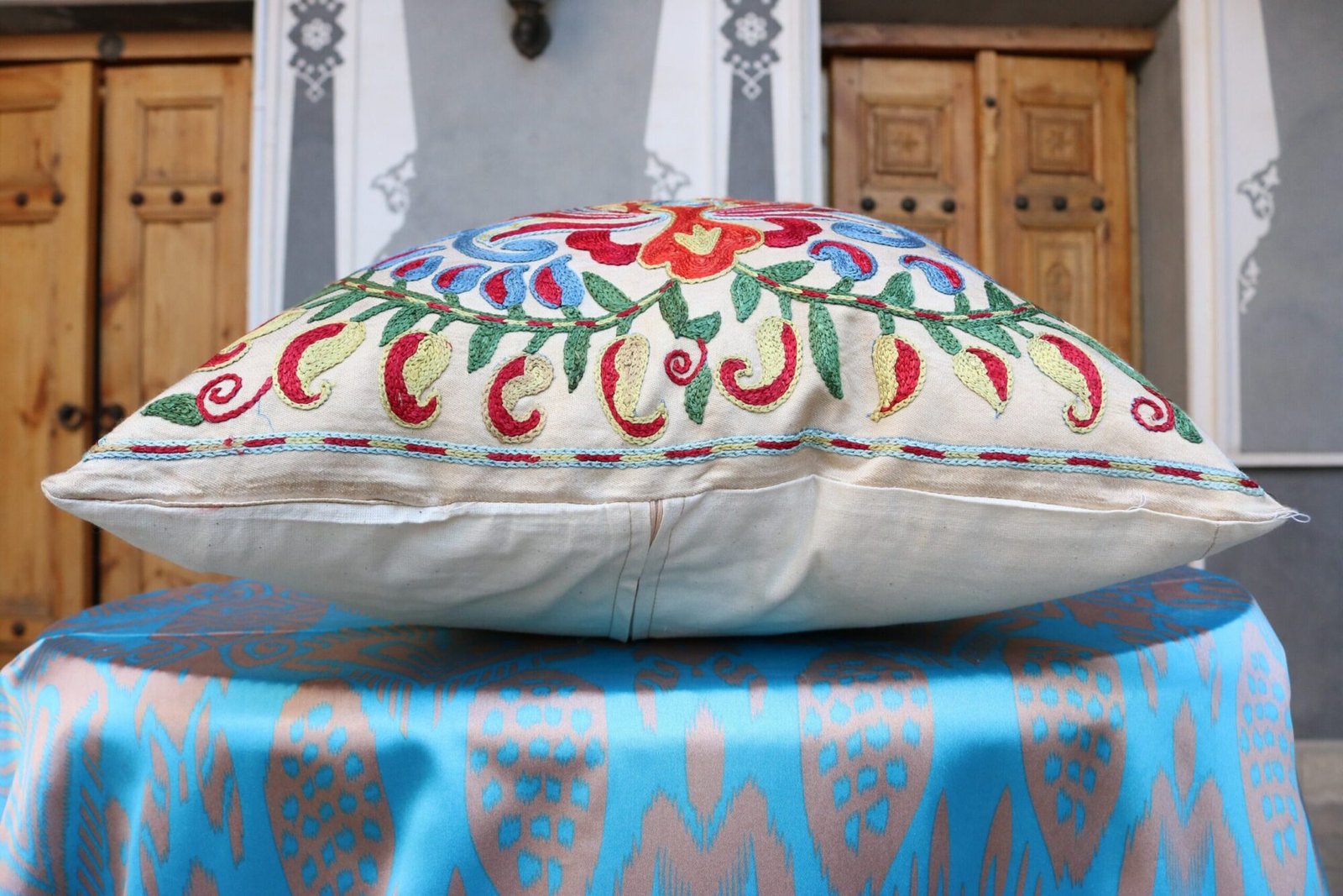 Hand made embroidery pillow cover, Uzbek hand made silk on silk suzani pillow case, Decorative cushion cover