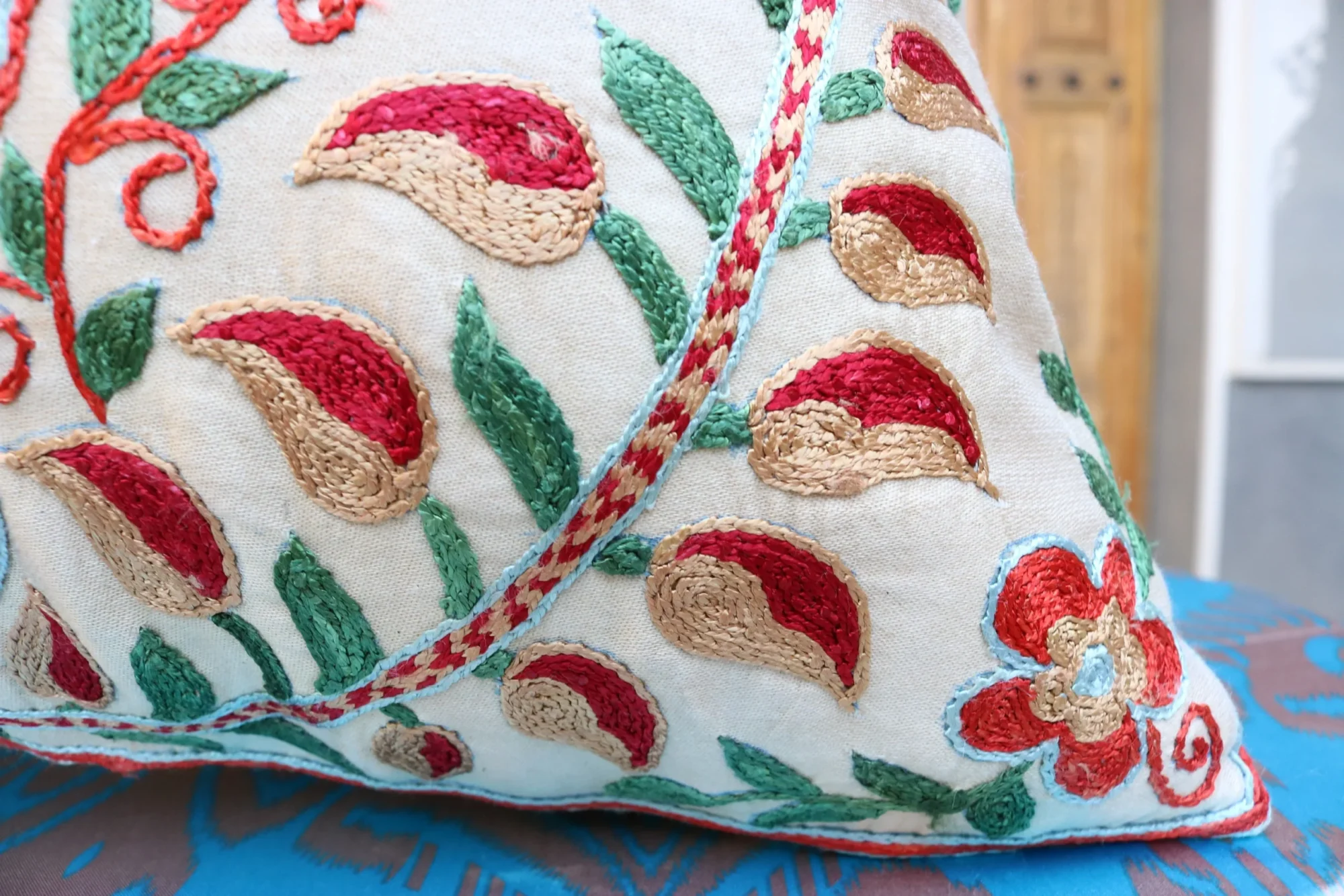 Hand made embroidery pillow cover, Uzbek hand made silk on silk suzani pillow case, Decorative cushion cover