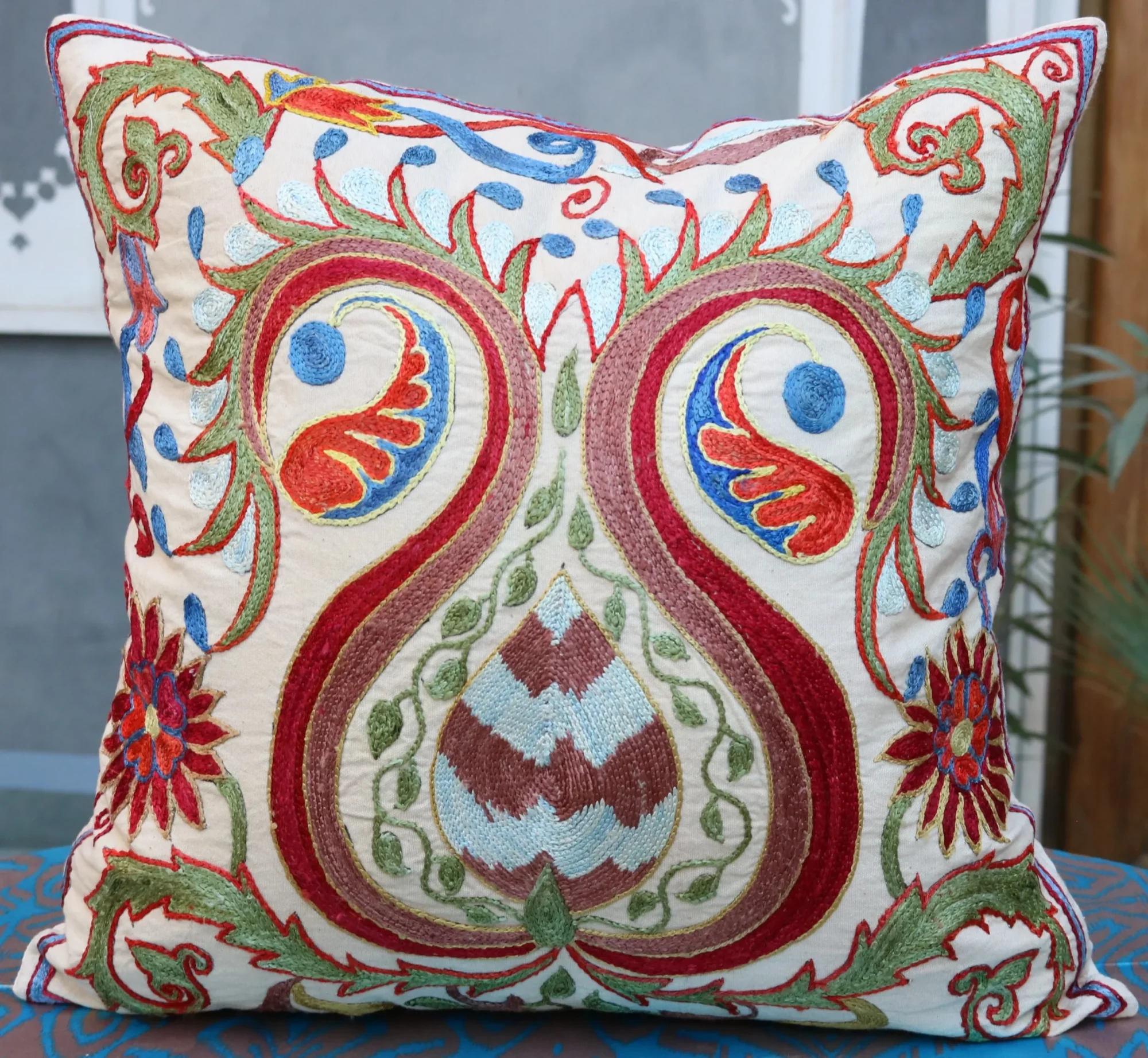 Hand made embroidery pillow cover, Uzbek hand made silk on cotton suzani pillow case, Decorative cushion cover