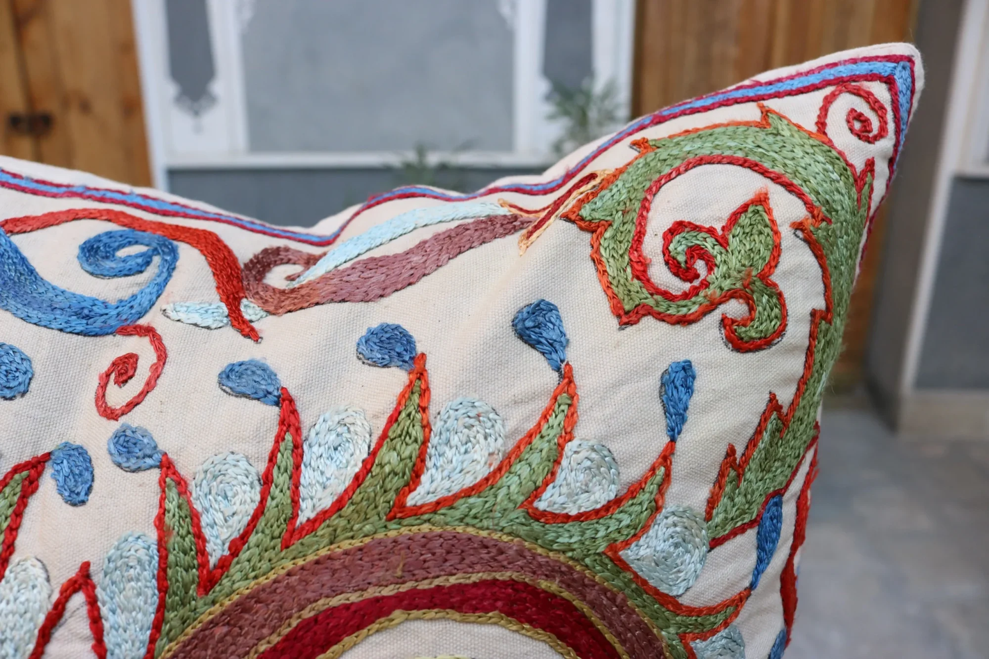 Hand made embroidery pillow cover, Uzbek hand made silk on cotton suzani pillow case, Decorative cushion cover