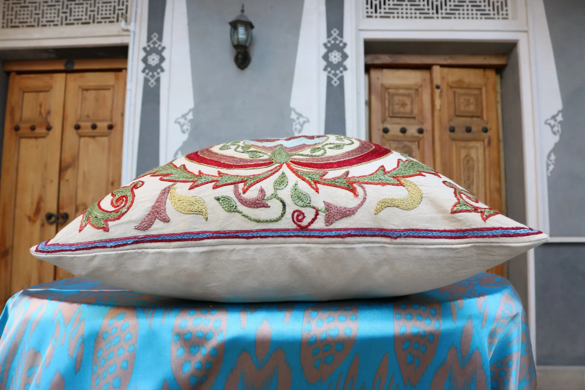 Hand made embroidery pillow cover, Uzbek hand made silk on cotton suzani pillow case, Decorative cushion cover