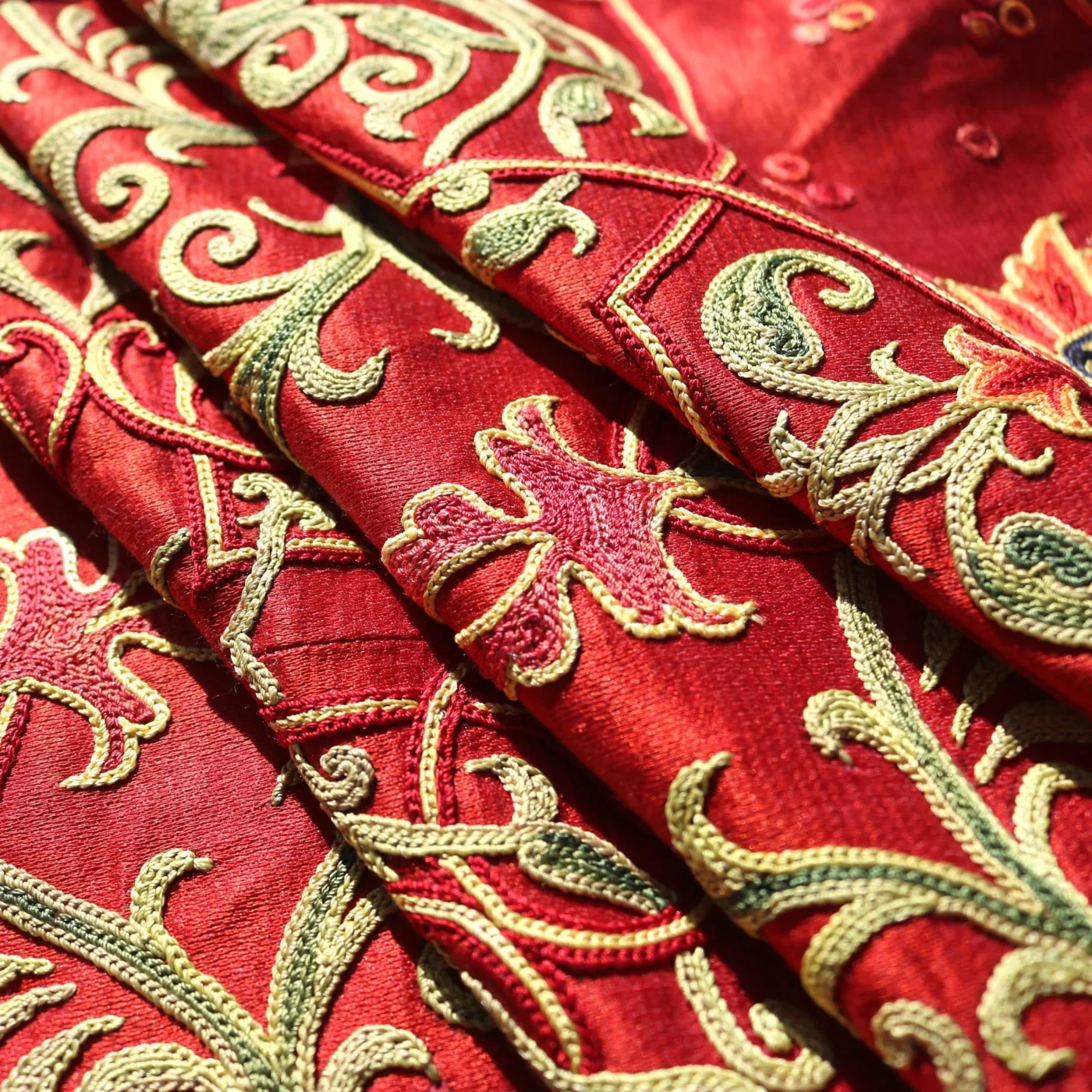 Circle Tablecloth Suzani Decor, Uzbek Silk hand embroidery, Round Table Covering Suzani, Suzani Wall Hanging, Wall Decor fabric, Home decor