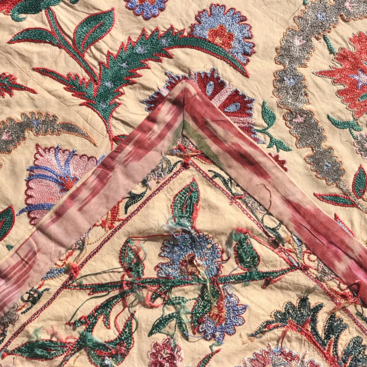 Uzbek handmade embroidery suzani. Bedspread, Bedcover, Wall hanging, Tapestry, Wall decor, Throw, tablecloth.