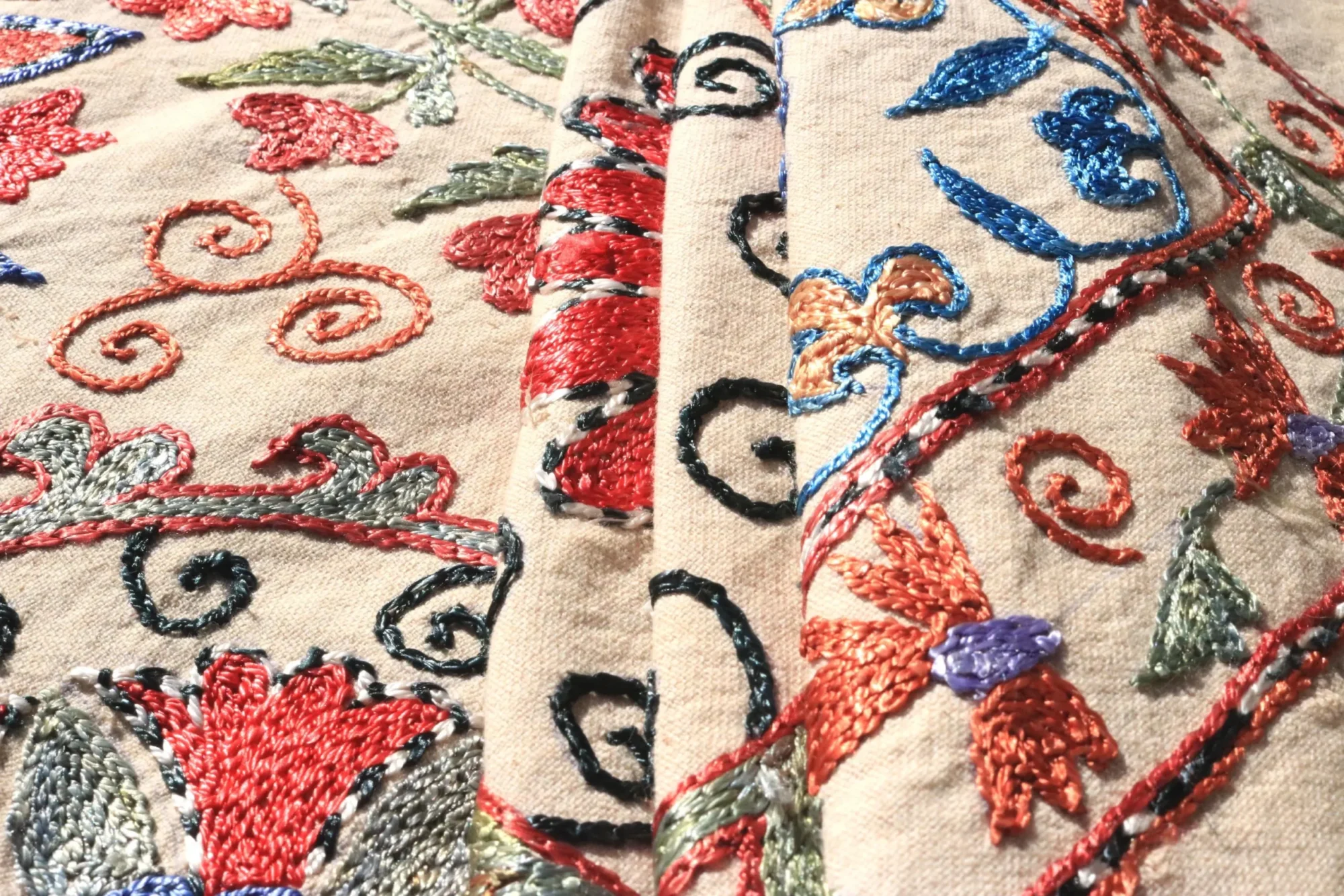 Uzbek handmade embroidery suzani. Bedspread, Bedcover, Wall hanging, Tapestry, Wall decor, Throw, tablecloth.