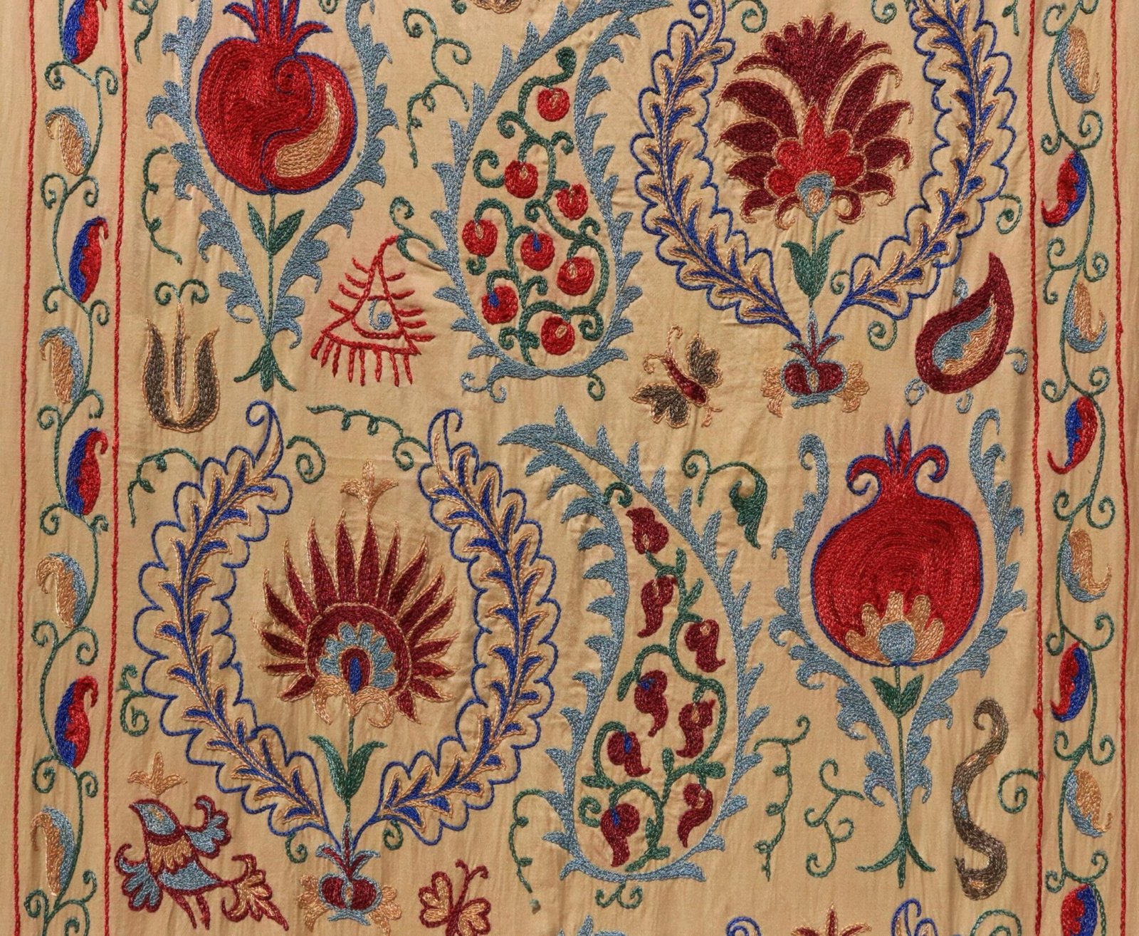 Uzbek handmade embroidery suzani. Bedspread, Bedcover, Wall hanging, Tapestry, Wall decor, Throw, tablecloth.