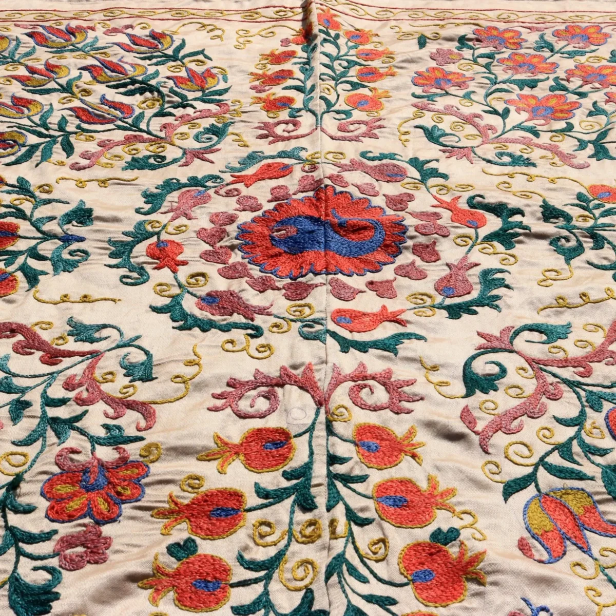 Uzbek handmade embroidery suzani. Bedspread, Bedcover, Wall hanging, Tapestry, Wall decor, Throw, tablecloth.