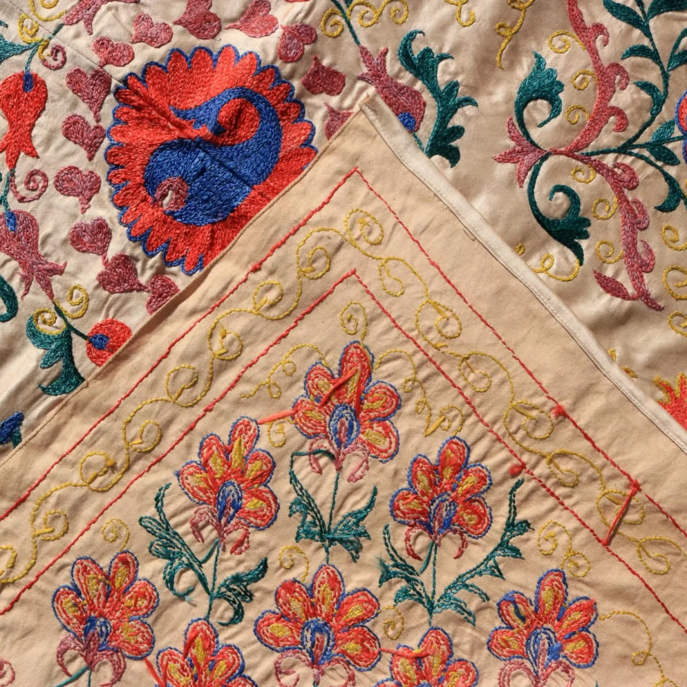 Uzbek handmade embroidery suzani. Bedspread, Bedcover, Wall hanging, Tapestry, Wall decor, Throw, tablecloth.