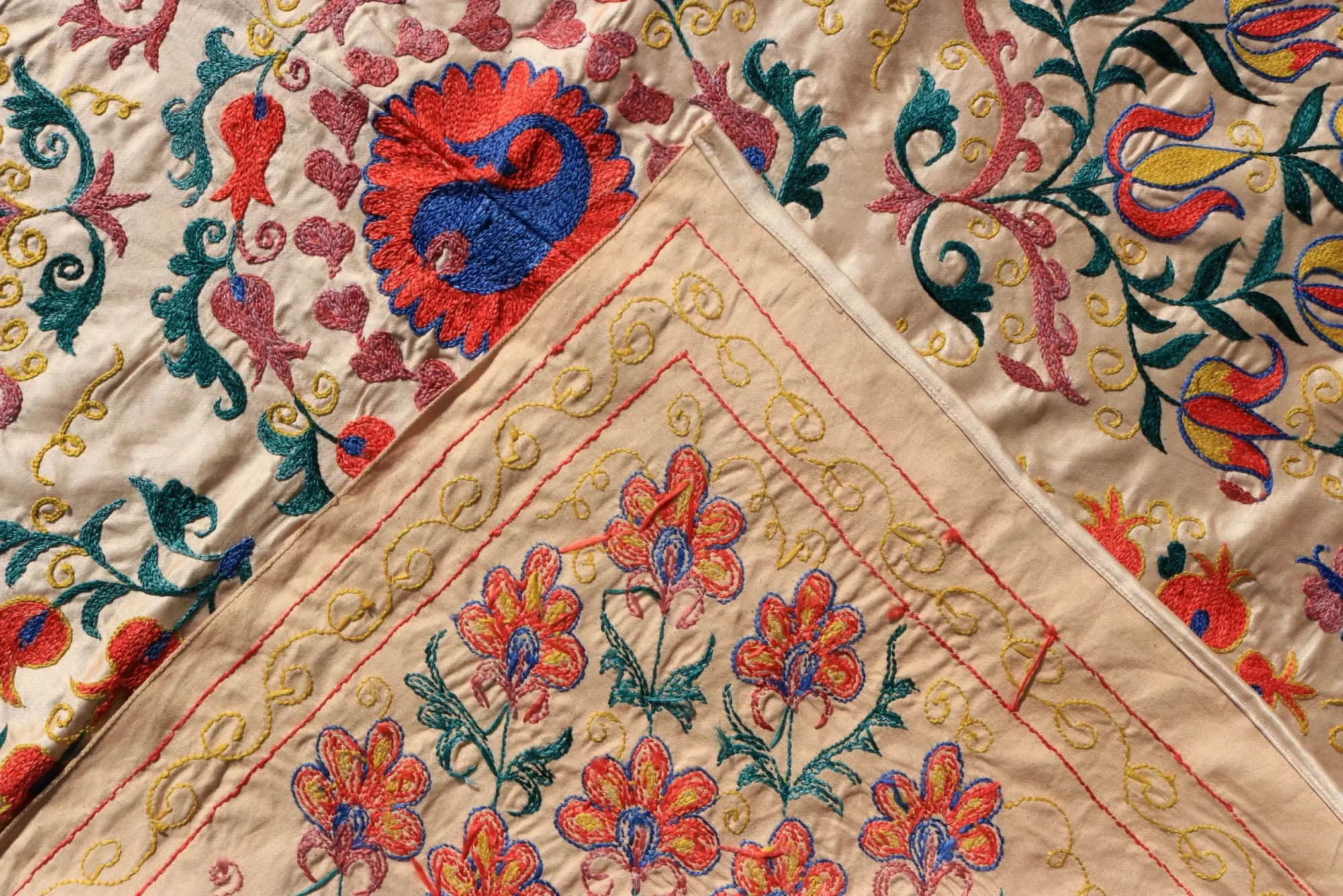 Uzbek handmade embroidery suzani. Bedspread, Bedcover, Wall hanging, Tapestry, Wall decor, Throw, tablecloth.