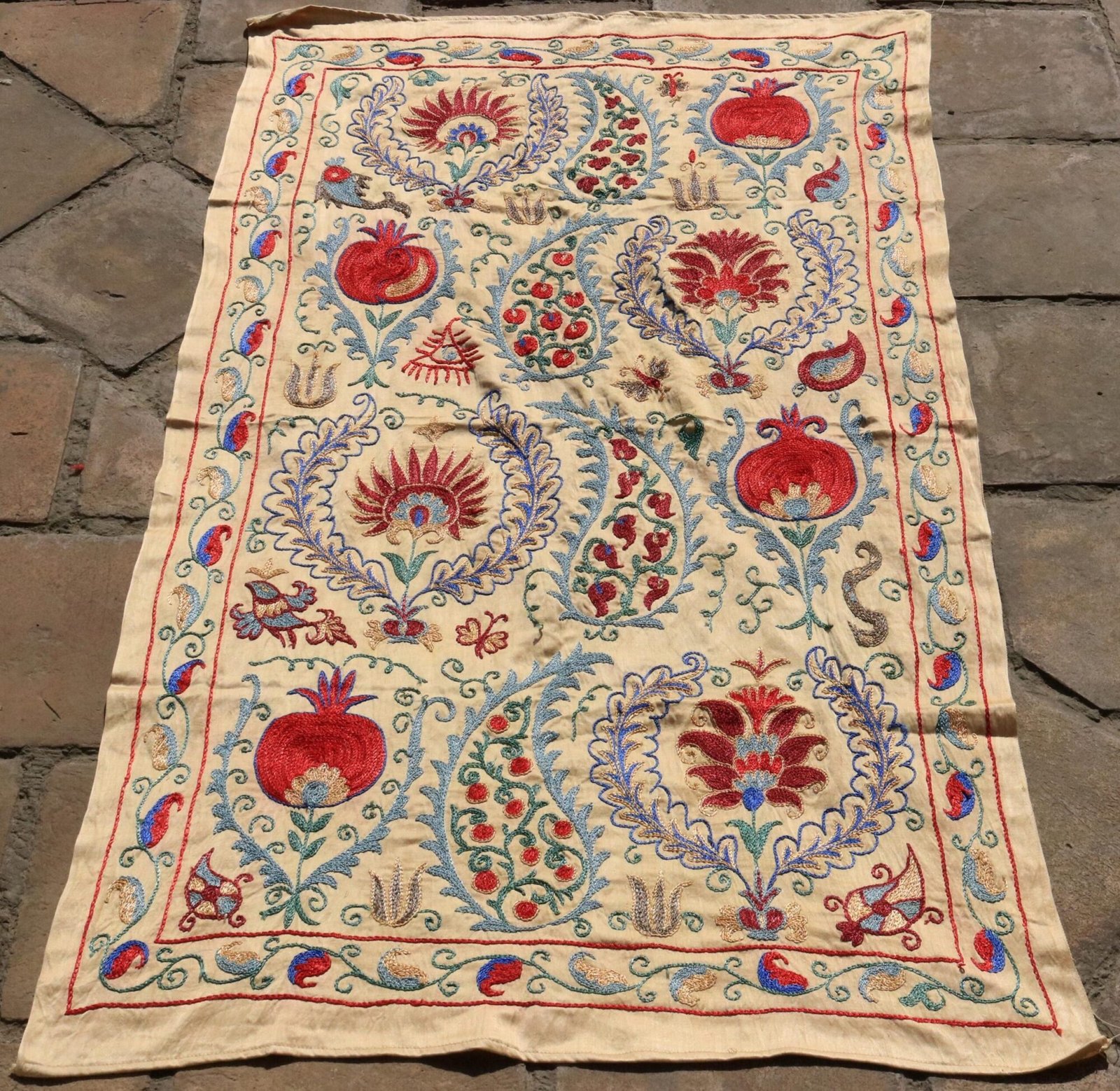 Uzbek handmade embroidery suzani. Bedspread, Bedcover, Wall hanging, Tapestry, Wall decor, Throw, tablecloth.