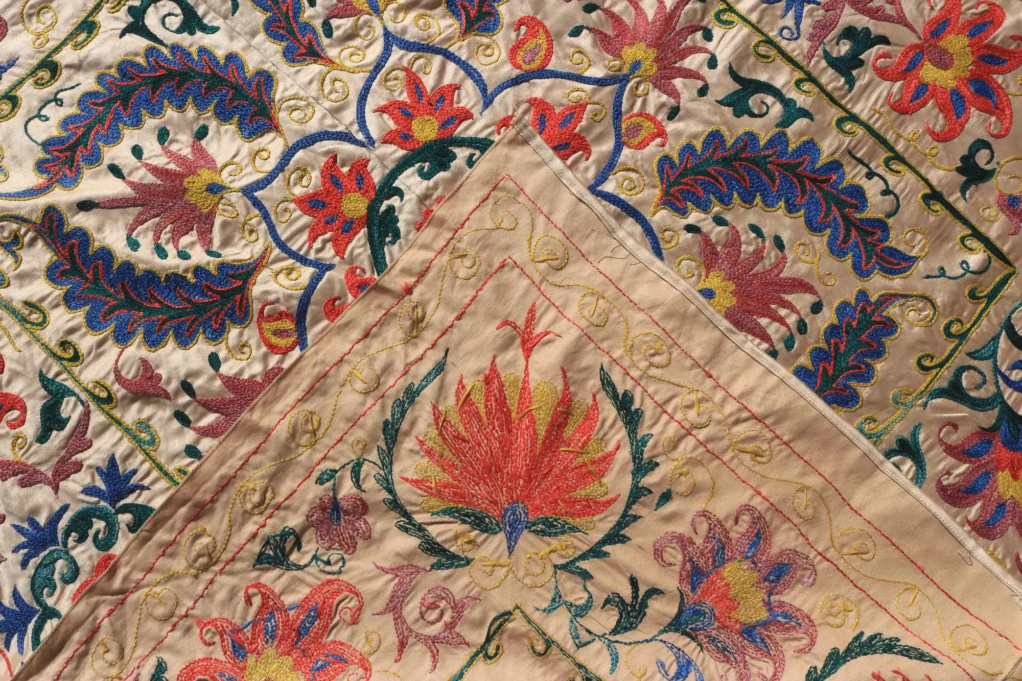 Uzbek handmade embroidery suzani. Bedspread, Bedcover, Wall hanging, Tapestry, Wall decor, Throw, tablecloth.