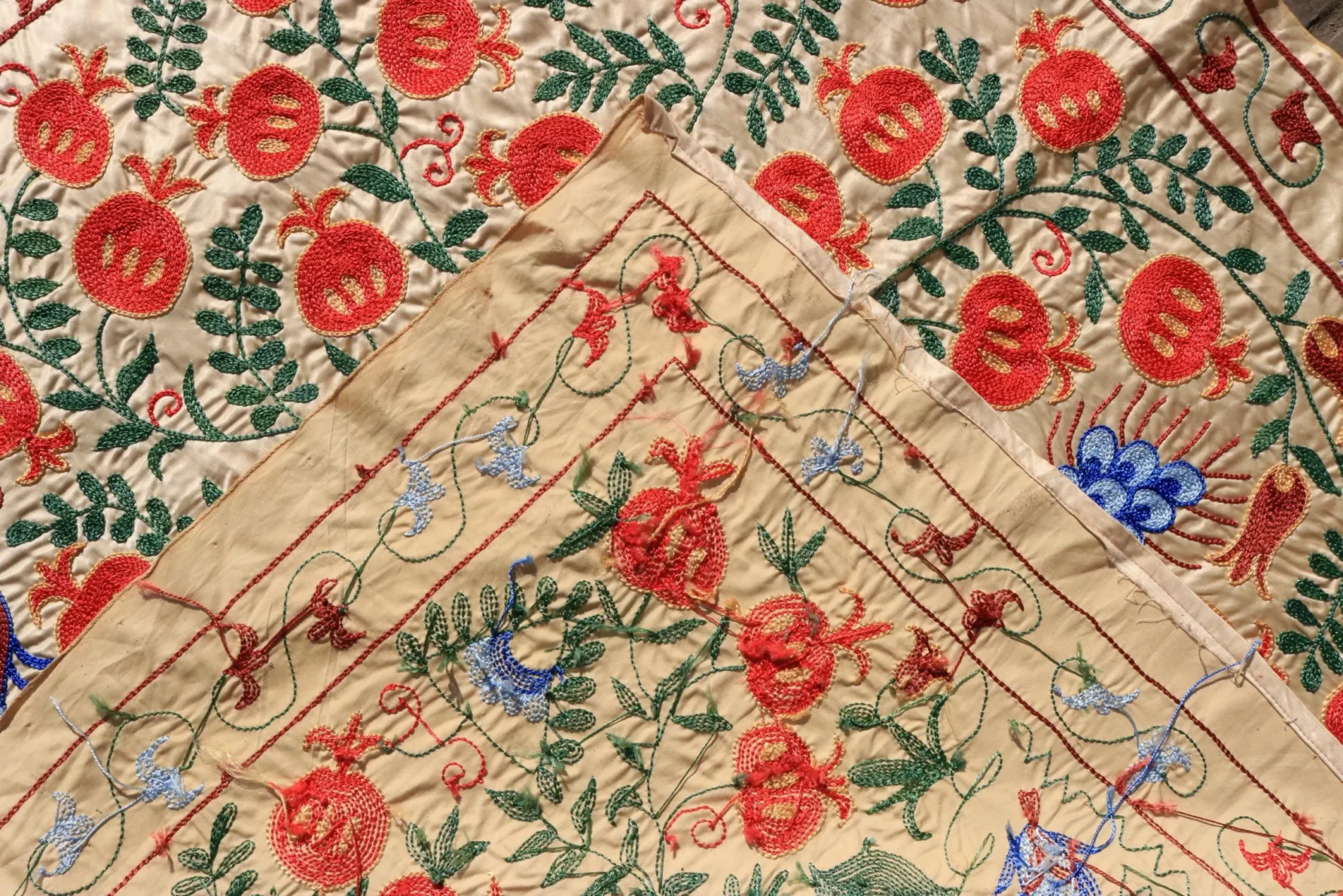 Uzbek handmade embroidery suzani. Bedspread, Bedcover, Wall hanging, Tapestry, Wall decor, Throw, tablecloth.