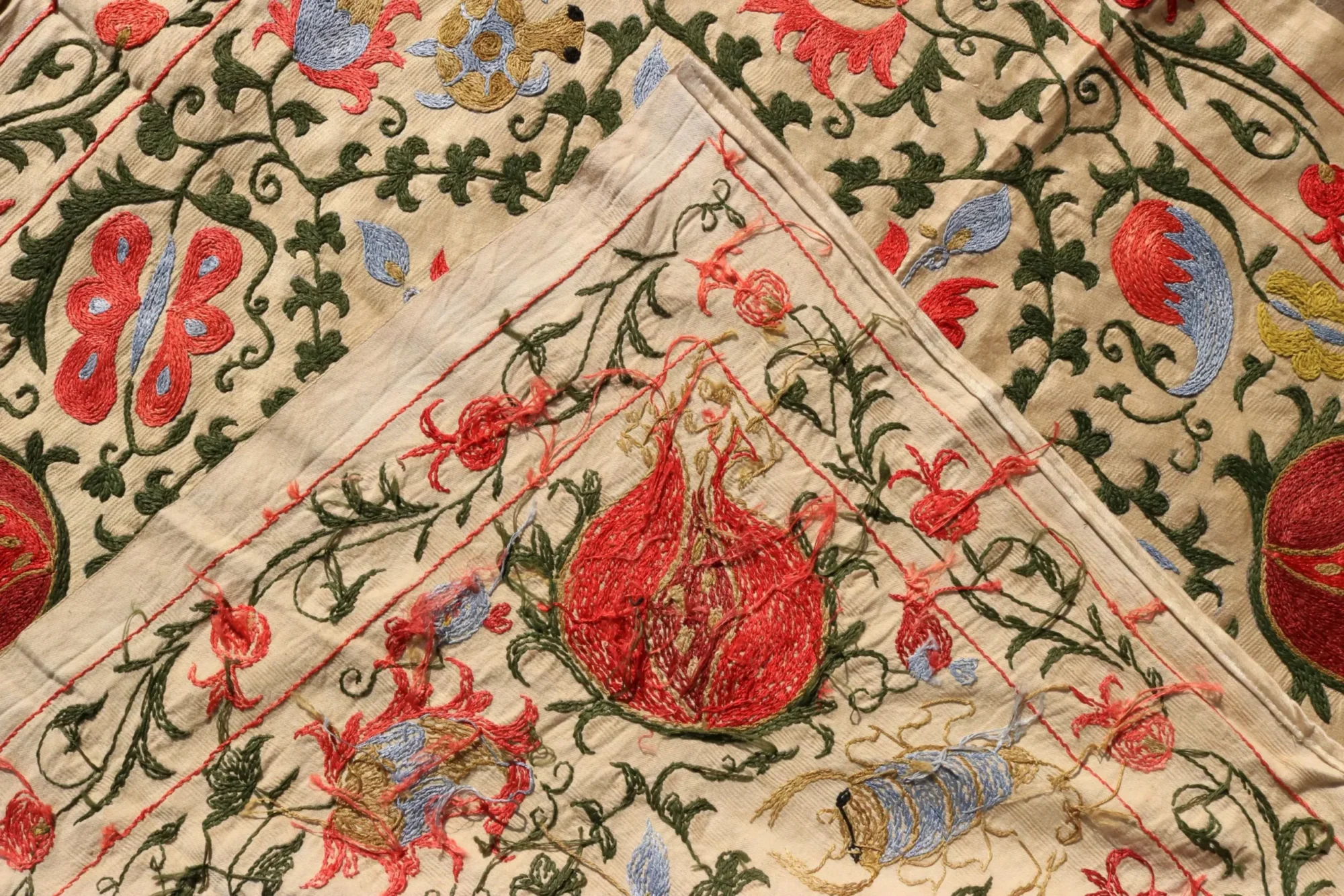 Uzbek handmade embroidery suzani. Bedspread, Bedcover, Wall hanging, Tapestry, Wall decor, Throw, tablecloth.