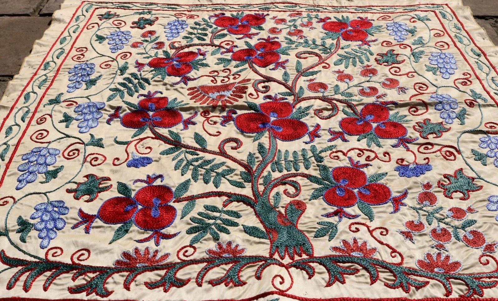 Uzbek handmade embroidery suzani. Bedspread, Bedcover, Wall hanging, Tapestry, Wall decor, Throw, tablecloth.