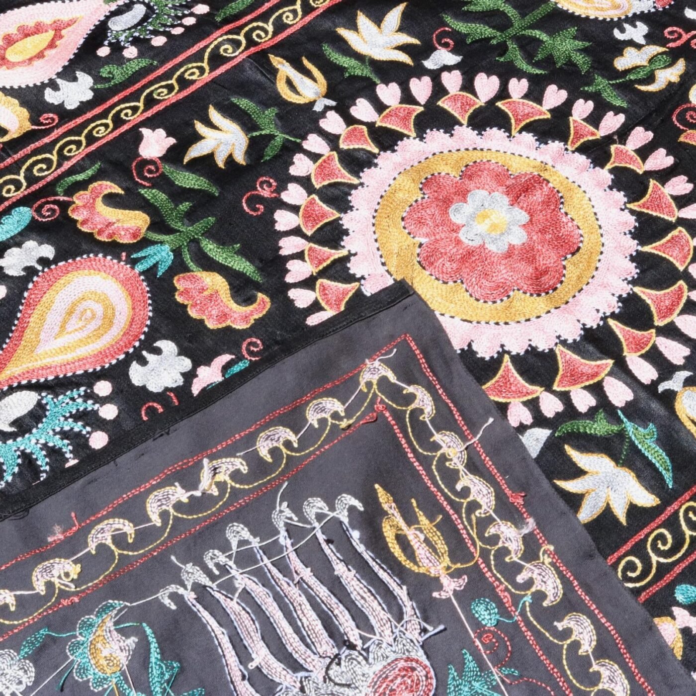 Uzbek handmade embroidery suzani. Bedspread, Bedcover, Wall hanging, Tapestry, Wall decor, Throw, tablecloth.